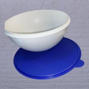 Tupperware 32 Cup Thatsa Mixing Bowl Large 2539A 2540A Blue White Vintage USA
